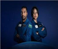 رائدا الفضاء السعوديان يجريان تجربة تعليمية عن انتشار الألوان السائلة