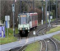 «فشلت في ركن سيارتها».. امرأة تغلق سكة حديدية في ألمانيا 
