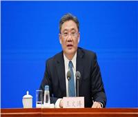 وزير التجارة الصيني يحث اليابان على وقف الضوابط المفروضة على تصدير أشباه الموصلات