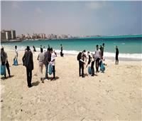 حملة لنظافة الشواطئ استعدادا لاستقبال المصطافين بمرسى مطروح