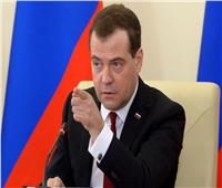 ميدفيديف: أي مسؤول بريطاني يمكن اعتباره هدفا مشروعا 