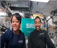 خروج رائدي الفضاء السعوديين «ريانة وعلي» بسلام من المركبة «دراجون» بعد وصولها إلى الأرض