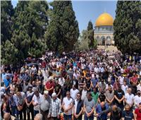عشرات الآلاف من الفلسطينيين يؤدون صلاة الجمعة في رحاب المسجد الأقصى المبارك
