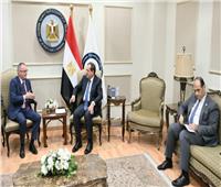 وزير البترول يبحث التعاون مع سفير التشيك بالقاهرة في مجال الهيدروجين الأخضر