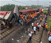 وزير السكك الحديدية في الهند: تحديد السبب الجذري لحادث تصادم القطارات الكارثي