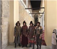 بملابس الظاهر بيبرس.. مواطنون من كازاخستان يتواجدون في افتتاح مسجده