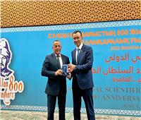 «وسام الشفاعة».. تكريم رئيس كازاخستان للأمين العام  للمجلس الأعلى للآثار
