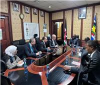 وزير الإسكان يستعرض التجربة العمرانية المصرية مع وفد البرلمان الكيني