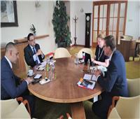 سفير مصر في براج يبحث مع وزير النقل التشيكي سبل الارتقاء بتعاون البلدين