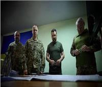 زيلينسكي ينشر صورة لاجتماع "مهم" مع قيادة قواته