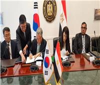 مصر وكوريا الجنوبية توقعان اتفاقًا لصناعة قطارات مترو للخطين الثاني والثالث