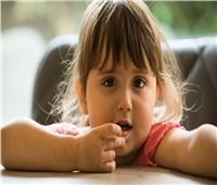 «هوس» قضم الأظافر لدى الأطفال.. كيف نعالج المشكلة؟