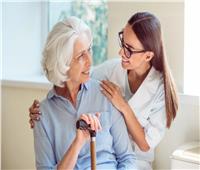لصحة أفضل.. 5 نصائح يمكنك من خلالها الاعتناء بكبار السن في المنزل