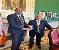 السفير المصري في دبلن يلتقي برئيس البرلمان الأيرلندي 