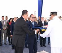 الرئيس السيسي يشهد رفع العلم المصري على السفينة وادي الملوك| صور  