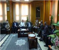 رئيس جامعة المنيا يبحث مع وفد الهيئة العامة للبريد سبل تعزيز التعاون