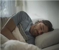 الالتزام بجدول للنوم والنوم بملابس أقل يساعدك لنوم عميق أثناء الحر