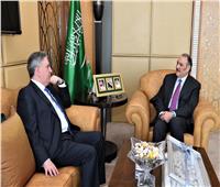 السفير السعودي يستقبل القائم بأعمال السفارة الأمريكية لدى القاهرة