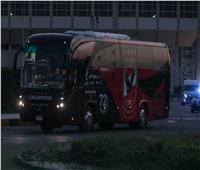 حافلة الأهلي تصل استاد الكلية الحربية استعدادا لمواجهة حرس الحدود