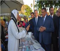 وزير التنمية المحلية ومحافظ القاهرة يفتتحان معرض الحرف اليدوية 