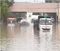 66 ضحية لفيضانات الهند وإعصار يوقف الرحلات فى شيكاغو