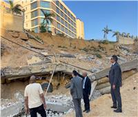 لودر يتسبب في انهيار سور مبنى مجمع النيابات الإدارية بالقاهرة الجديدة| صور