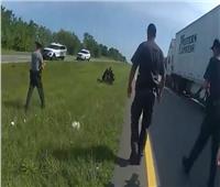 حادث مروع.. ضابط يأمر كلب شرطة بمهاجمة رجل أسود أعزل |فيديو