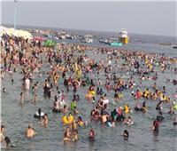 نسب الإشغال وصلت لـ 100%.. إقبال كبير على شواطئ الإسكندرية| صور