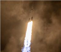 سبيس إكس تطلق قمرا صناعيا بصاروخ «فالكون هيفي»