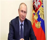 الرئيس الروسي يوقع قانونًا بشأن استبعاد الشركات الأجنبية من ملكية الأعمال المهمة