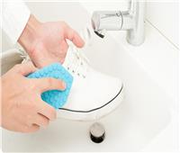  5 طرق لتنظيف الأحذية البيضاء