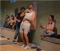 وصلة رقص لـ أحمد السعدني في «الزنزانة»| فيديو