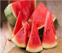 «الصحة» توصي بتناول البطيخ لتجنب الإجهاد الحراري والوقاية من ضربات الشمس