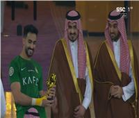 حارس النصر السعودي يحصد جائزة الأفضل في البطولة العربية| شاهد