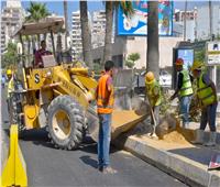 محافظ الإسكندرية يتابع إعادة رصف مناطق انحدار مياه الأمطار بسموحة