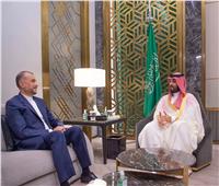 ولي العهد السعودي يلتقي وزير الخارجية الإيراني | صور