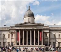 إغلاق "المعرض الوطني" في بريطانيا بسبب شخص تسلق المبنى