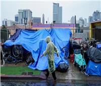 العاصفة هيلاري تضرب لوس أنجلوس وتترك المشردين في مواجهة الكوارث