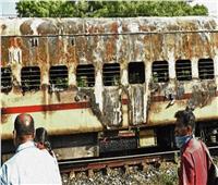 أسفر عن مصرع 9 أشخاص.. «كوب شاي» يتسبب في تفحم عربة قطار بالهند