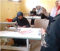 تدريب 40 سيدة على أعمال الخياطة للنهوض بالمرأة المعيلة في أسوان 