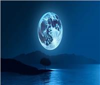 الليلة.. العالم على موعد مع «القمر الأزرق» ثالث عملاق في 2023