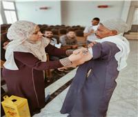 تطعيم عمال النظافة ضد الفيروسات بمركز مطاي  