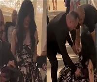 لحظة سقوط حورية فرغلي من على السلم بحفل ملكة جمال مصر