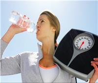 هل يساعد شرب الماء على فقدان الوزن؟.. خبراء التغذية يجيبون