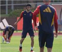 نجم برشلونة يتدرب بواقي الرأس مع إسبانيا