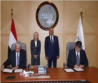 وزير النقل يشهد توقيع عقد تنفيذ أعمال البنية الأساسية والأنظمة لمترو الإسكندرية 