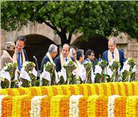 الرئيس السيسي يضع إكليل من الزهور على النصب التذكاري للمهاتما غاندي | صور وفيديو