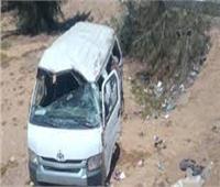إصابة 10 فى انقلاب سيارة ميكروباص على الطريق الصحراوي الغربي سوهاج - قنا