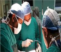 فريق طبي بمستشفى الوقف بقنا ينقذ ربة منزل وجنينها في جراحة نادرة