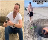 «تثير الرعب».. العثور على حفرة كبيرة في أحد الشواطئ الأيرلندية
